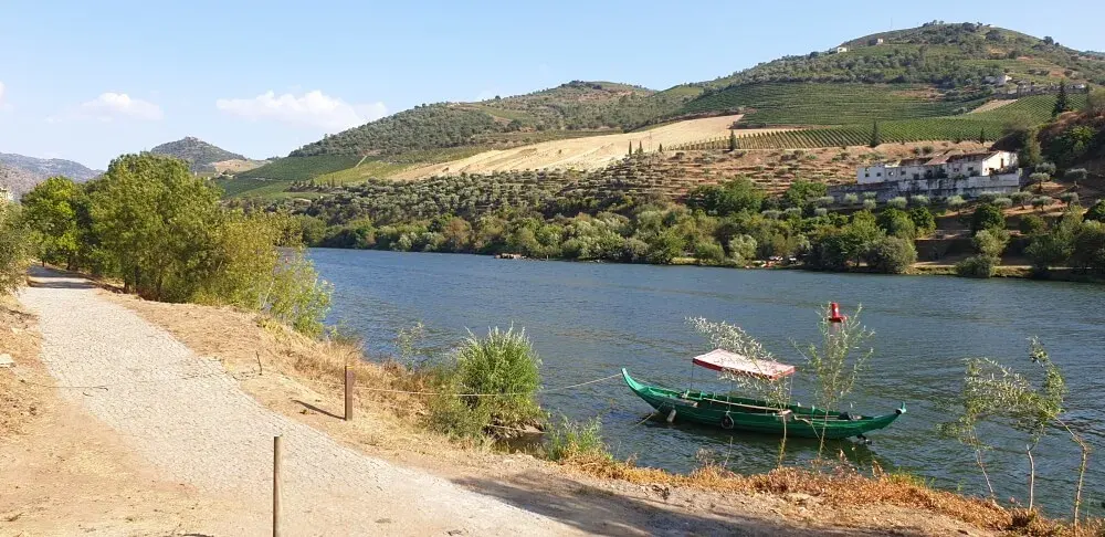 Douro river boat picture