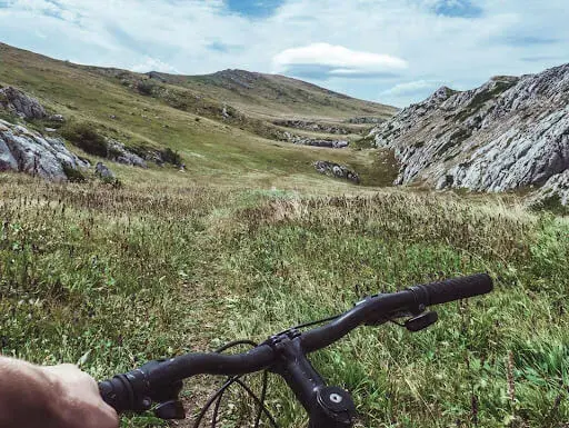 how to climb steep hills on a mountain bike